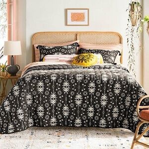 Opalhouse x Jungalow, Queen Black & White Quilted Stitching Bedspread